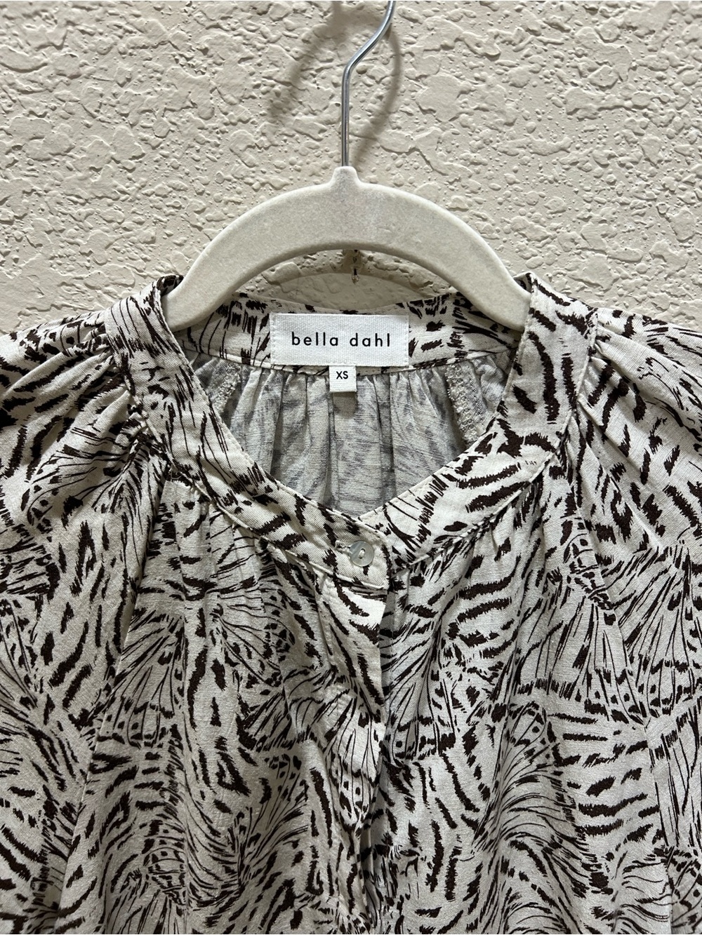 Bella Dahl Short Sleeve Raglan Button Down top animal print size XS - Picture 3 of 7